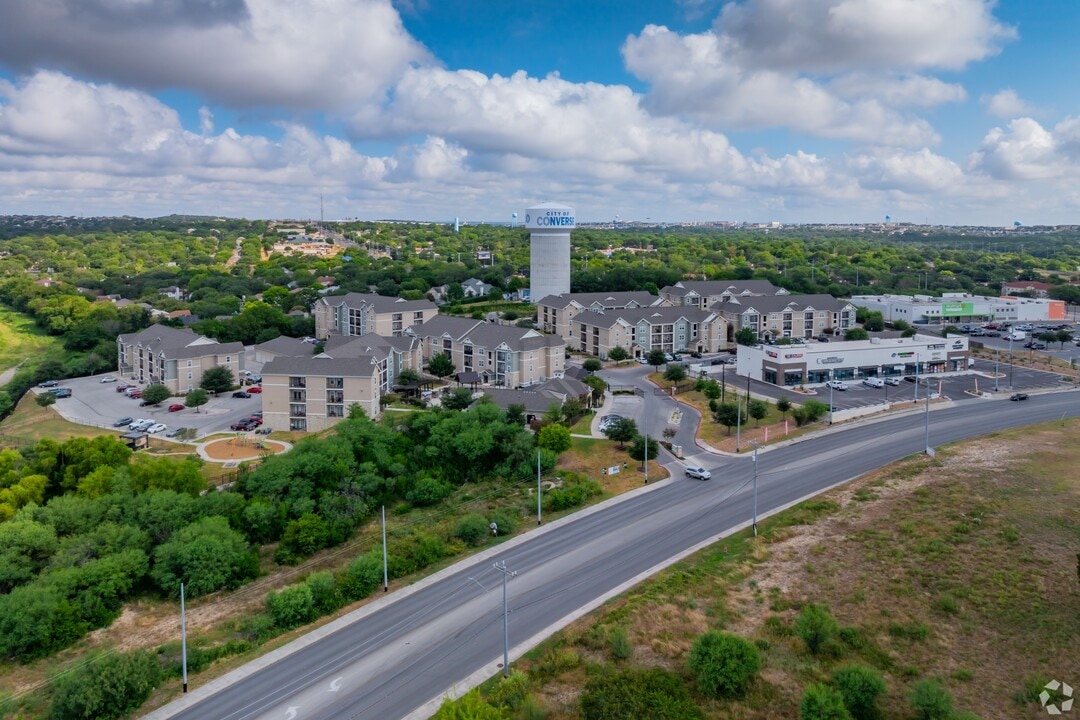 Heights at Converse in Converse, TX - Foto de edificio