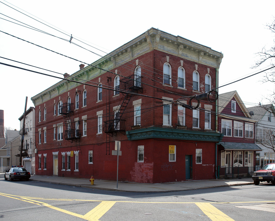 23 Highland Ave in Passaic, NJ - Building Photo