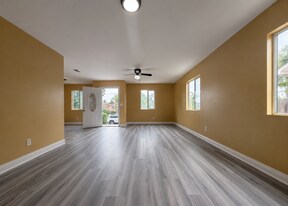 943 W 68th St in Los Angeles, CA - Building Photo