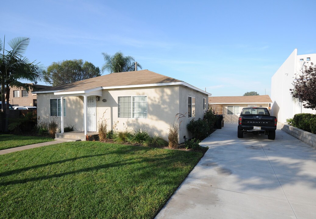 227-229 S Loara St in Anaheim, CA - Building Photo