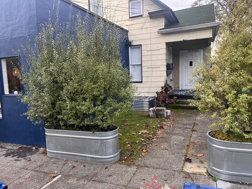 5415 6th Ave NW in Seattle, WA - Building Photo