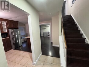 24 Grand River Ct in Brampton, ON - Building Photo - Building Photo