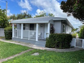 885 SW 29th Ave in Miami, FL - Building Photo