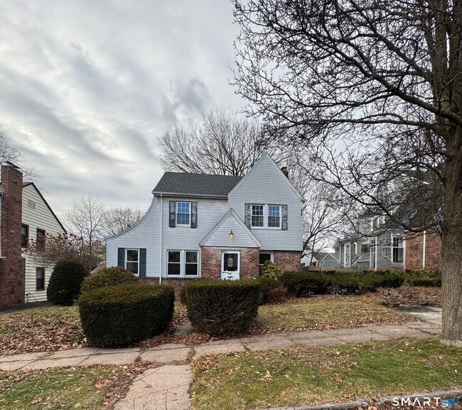 property at 130 Roydon Rd