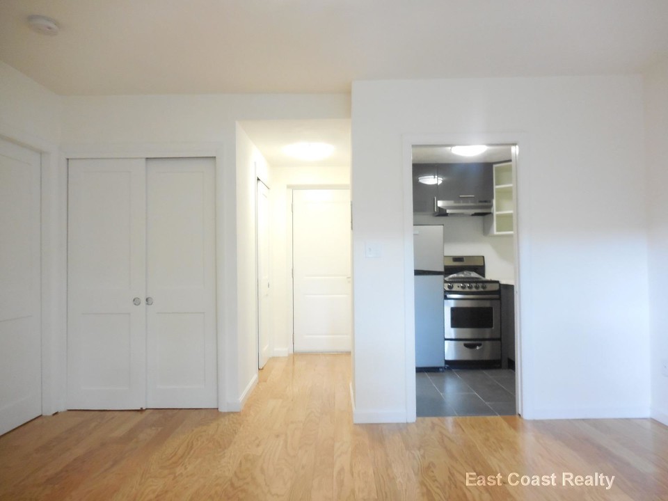 14 Marion St-Unit -303 in Brookline, MA - Foto de edificio