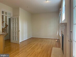 6130 Stonehenge Pl in North Bethesda, MD - Building Photo - Building Photo
