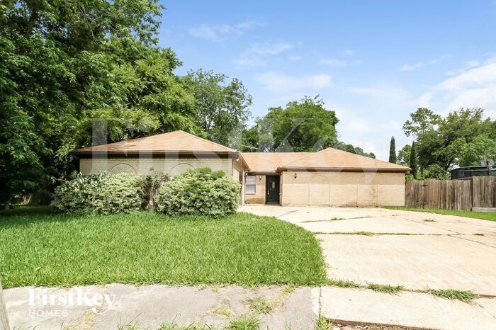 7006 Falling Waters Dr in Spring, TX - Building Photo