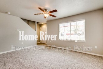811 E Wandering Ln in Kuna, ID - Building Photo - Building Photo