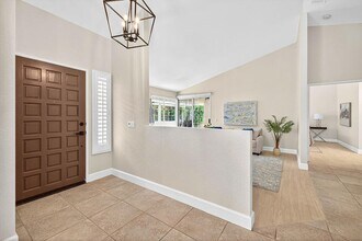 43791 Cll Las Brisas W in Palm Desert, CA - Foto de edificio - Building Photo