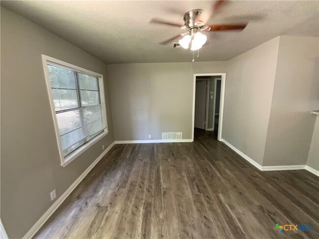1322 S 15th St in Temple, TX - Foto de edificio - Building Photo