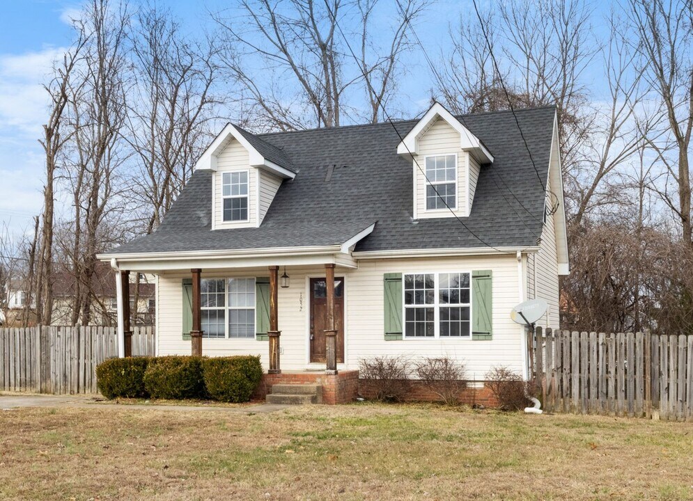 1052 Bush Ave in Oak Grove, KY - Building Photo