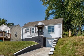 2208 N 60th St in Omaha, NE - Building Photo - Building Photo