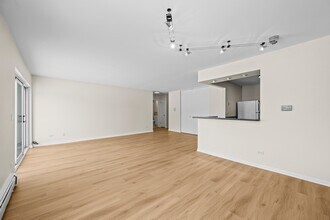 10385 Dearlove Rd in Glenview, IL - Building Photo - Building Photo