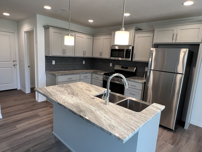 657 S Pinewood Ln in Nixa, MO - Building Photo - Building Photo