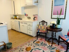 236 La Verne Ave, Unit A in Long Beach, CA - Building Photo - Building Photo