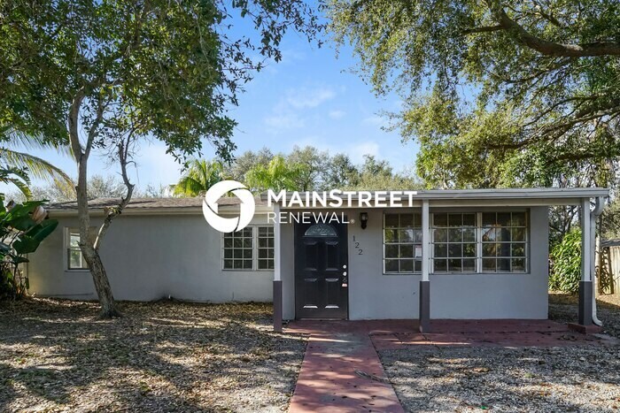 122 Allen Rd in West Park, FL - Building Photo