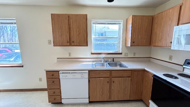 4336 Angela Ct in Albany, NY - Building Photo - Building Photo