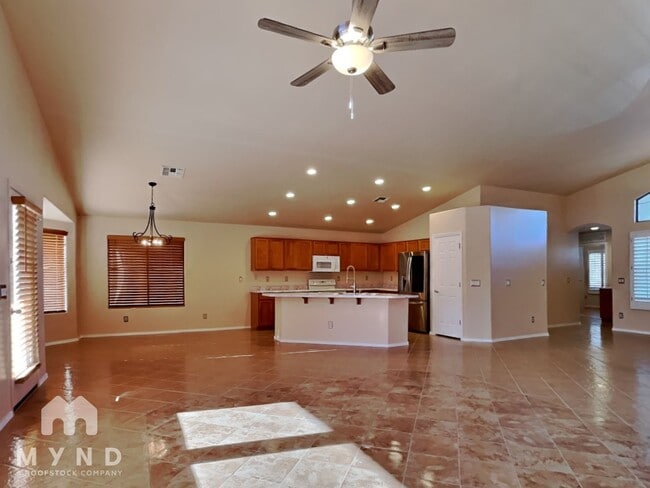 12813 W Aster Dr in El Mirage, AZ - Building Photo - Building Photo