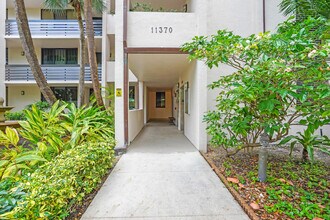 11370 12 Oaks Way in North Palm Beach, FL - Building Photo - Building Photo