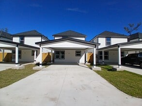 8641 Peachtree St in Houston, TX - Building Photo - Building Photo