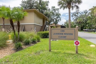 130 Jasmine Woods Ct in Deltona, FL - Foto de edificio - Building Photo