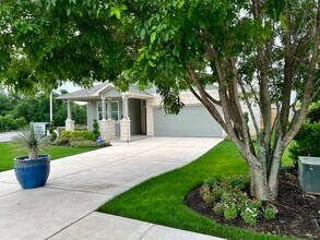 101 Altamont St in Hutto, TX - Building Photo - Building Photo