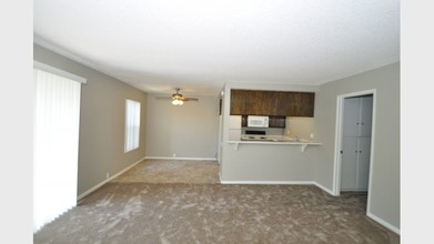 Country Club Village Apartments in Chula Vista, CA - Building Photo - Building Photo