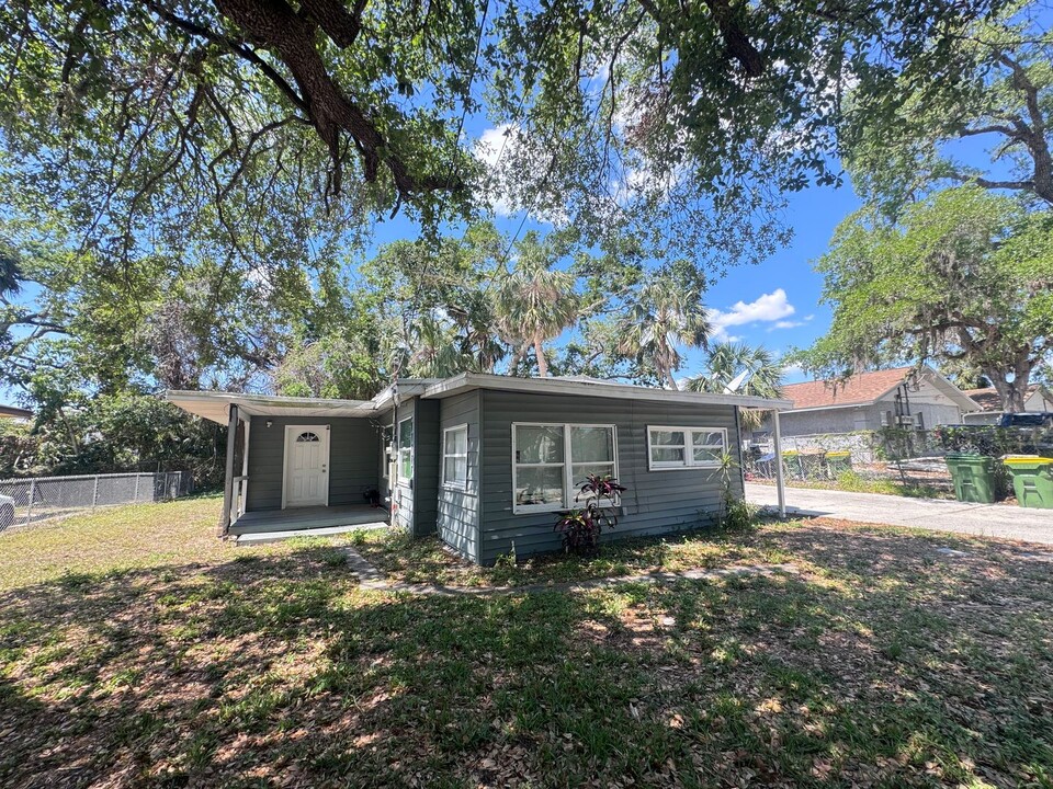 2309 Leon Ave in Sarasota, FL - Foto de edificio