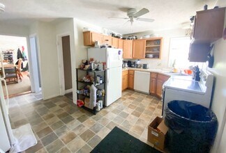 210 S Manhattan Ave in Manhattan, KS - Building Photo - Building Photo