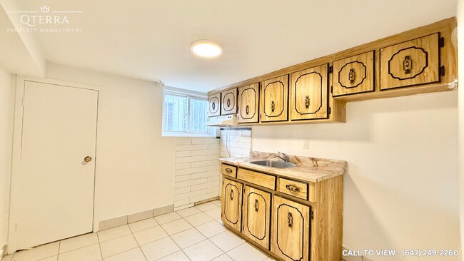 2-750 Vaughan Rd in Toronto, ON - Building Photo - Building Photo