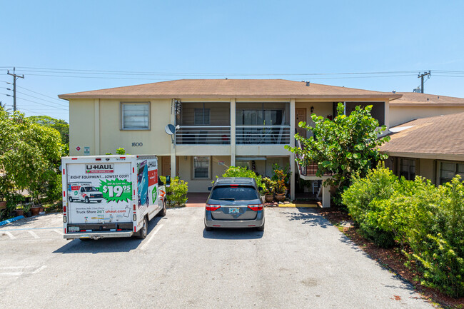 Karlshof Condo in Lake Worth Beach, FL - Building Photo - Building Photo