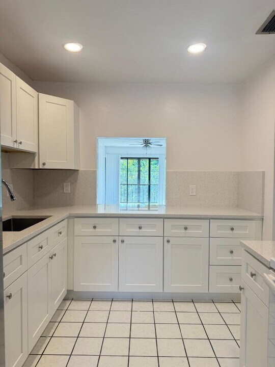 5987 Forest Hill Blvd in West Palm Beach, FL - Building Photo