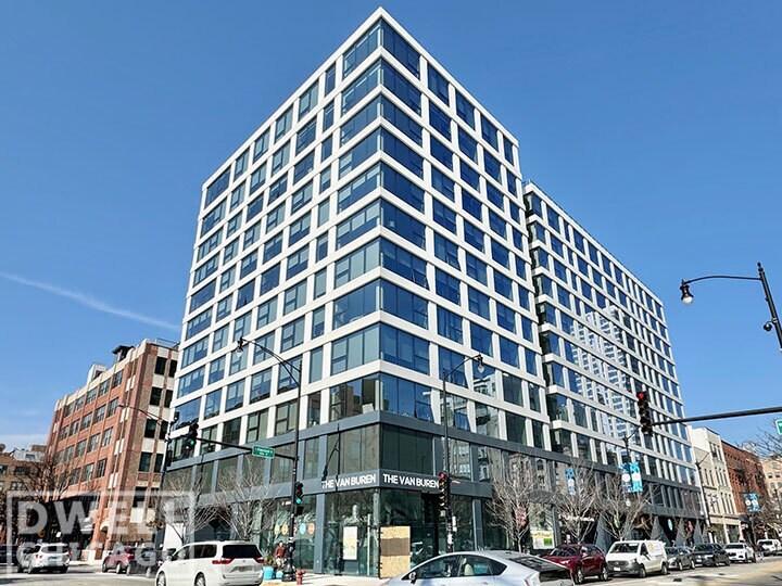 816 W Van Buren St, Unit 1 in Chicago, IL - Building Photo