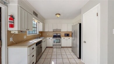 1304 Merry Oaks Dr in College Station, TX - Building Photo - Building Photo
