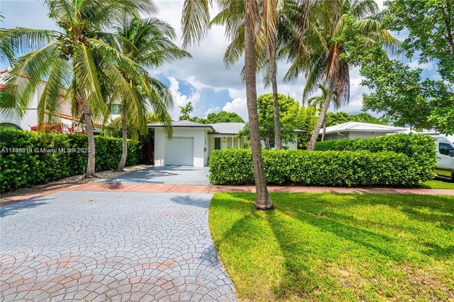 1749 Bay Dr in Miami Beach, FL - Building Photo - Building Photo