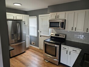 5726 Beechcroft Rd in Columbus, OH - Building Photo - Building Photo