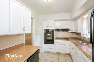 1043 E Lexington Ave in Independence, MO - Building Photo - Building Photo