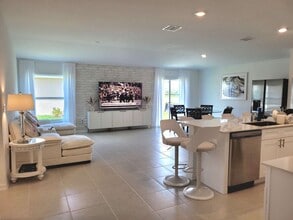 2319 Green Valley St in Daytona Beach, FL - Building Photo - Building Photo