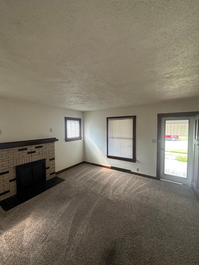 916 Sunset Ave in Grove City, PA - Building Photo - Building Photo