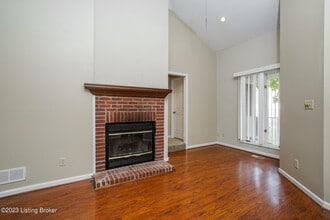 10710 Hickory Cove Ct in Louisville, KY - Building Photo - Building Photo