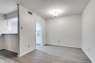 12816 Midway Rd in Dallas, TX - Building Photo - Building Photo