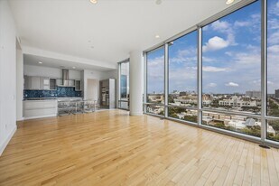 2727 Kirby Dr in Houston, TX - Building Photo