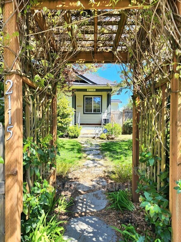 2115 Oakes Ave in Everett, WA - Building Photo - Building Photo