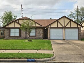 13006 Kingsmill Dr in Sugar Land, TX - Building Photo - Building Photo