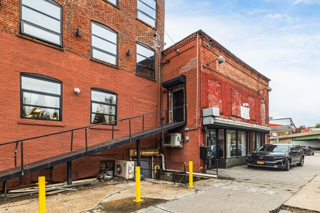 32 Penn St in Brooklyn, NY - Building Photo - Building Photo