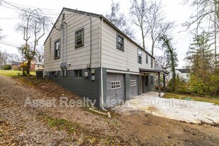 5501 Lake Shore Dr in Knoxville, TN - Building Photo