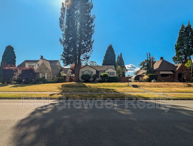 1822 Rucker Ave in Everett, WA - Building Photo - Building Photo