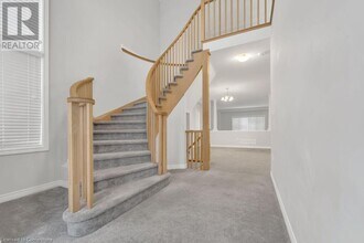 8 Dolomiti Ct in Hamilton, ON - Building Photo - Building Photo