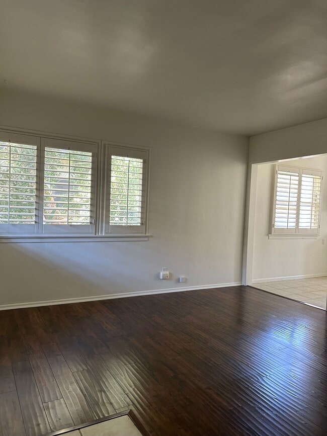 11442 Riverside Dr, Unit UnitnearValleyVillage in North Hollywood, CA - Building Photo - Building Photo