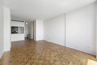 377 Rector Pl in New York, NY - Building Photo - Building Photo